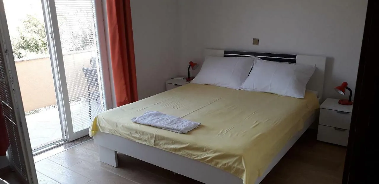 ביבינייה Apartments And Rooms Nediljko 0*,  קרואטיה